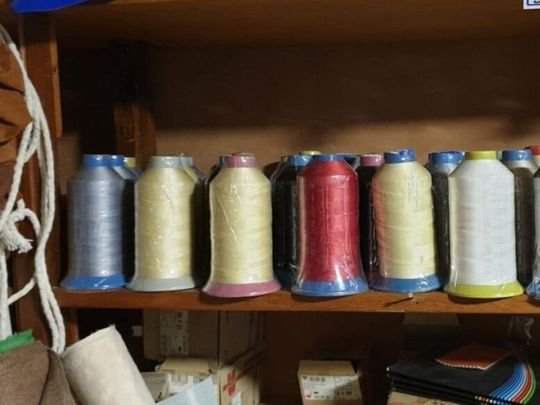 Kalemovi konca u različitim bojama za šivenje presvlaka